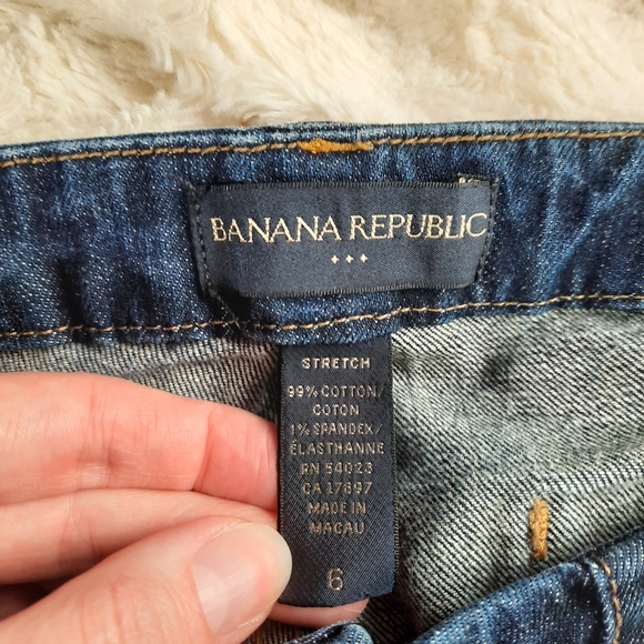 Banana Republic Flare Jeans with button details - Picture 3 of 4